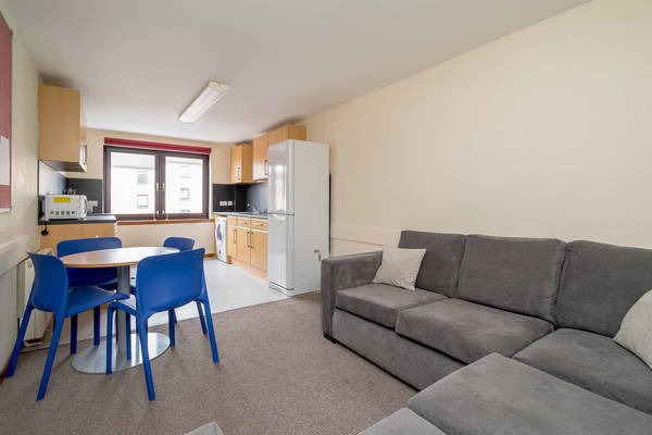 Superb, 4-bedroom, HMO property in Fountainbridge with complimentary WiFi – available NOW