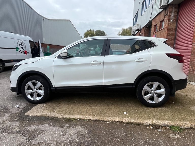 2017 Nissan Qashqai 1.2 DIG-T Acenta XTRON Euro 6 (s/s) 5dr HATCHBACK Petrol Automatic