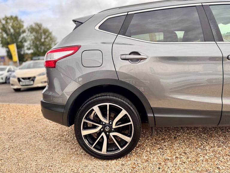 2015 Nissan Qashqai 1.6 dCi Tekna 5dr 4WD HATCHBACK Diesel Manual