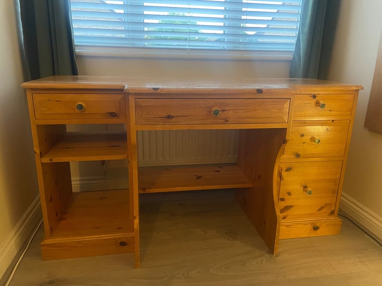 Desk or dresser pine