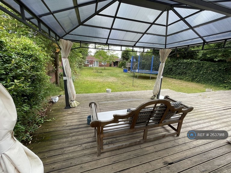 5 bedroom house in Wellesley Avenue, Iver, SL0 (5 bed) (#2637918)