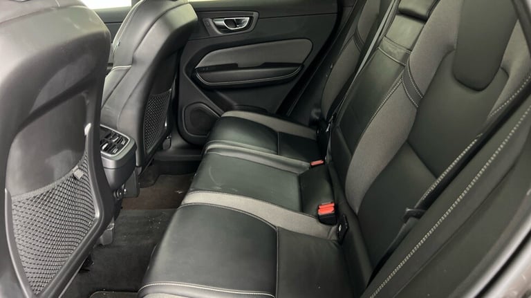 2021 Volvo XC60 B6 R-Design PRO AWD Mild Hybrid(22'Alloys, Harman Kardon, Panroof, Carplay) Estat...