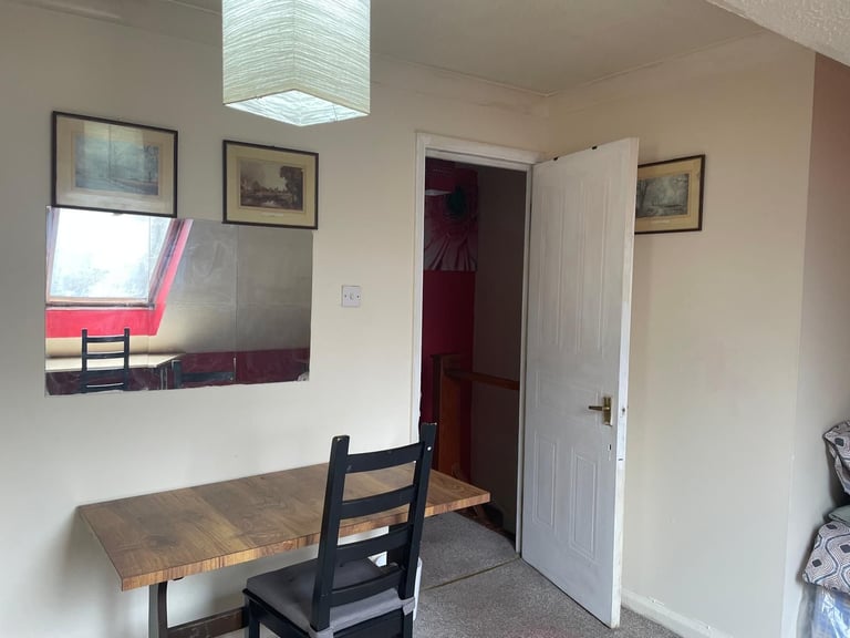 Two Newly Refurbished Rooms in Clean, Quiet Home – Ideal for Students or Professionals