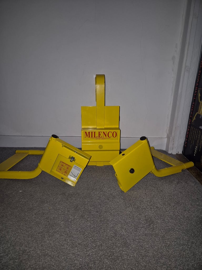 Milenco caravan wheel lock