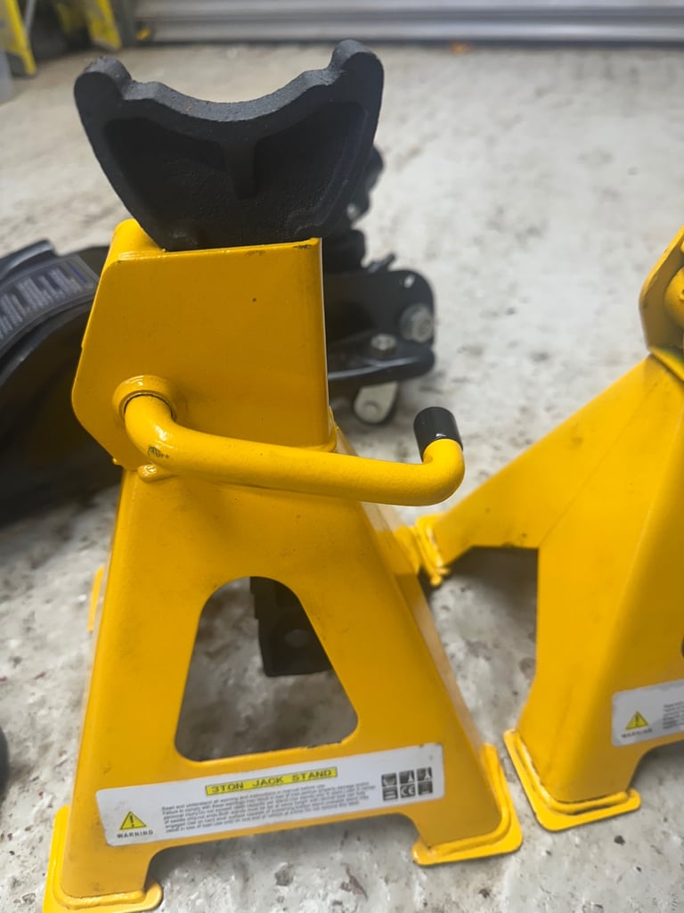 Trolley jack and axle stands 