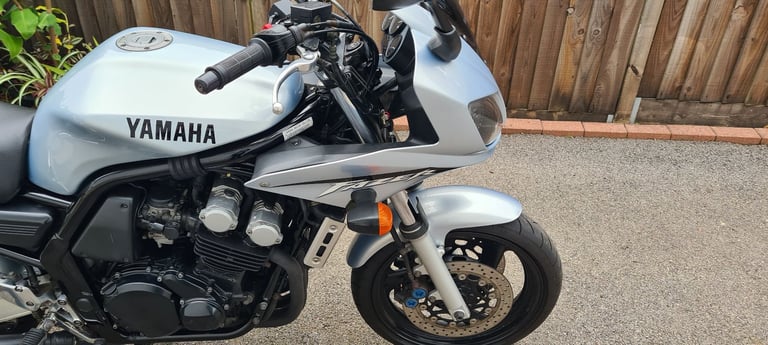 image for 2002 FZS 600.