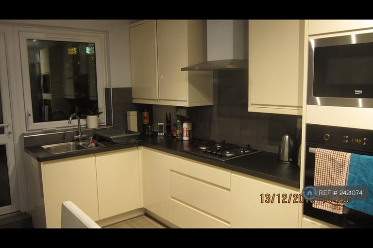 1 bedroom in Rhodeswell Road, London, E14 (#2421074)