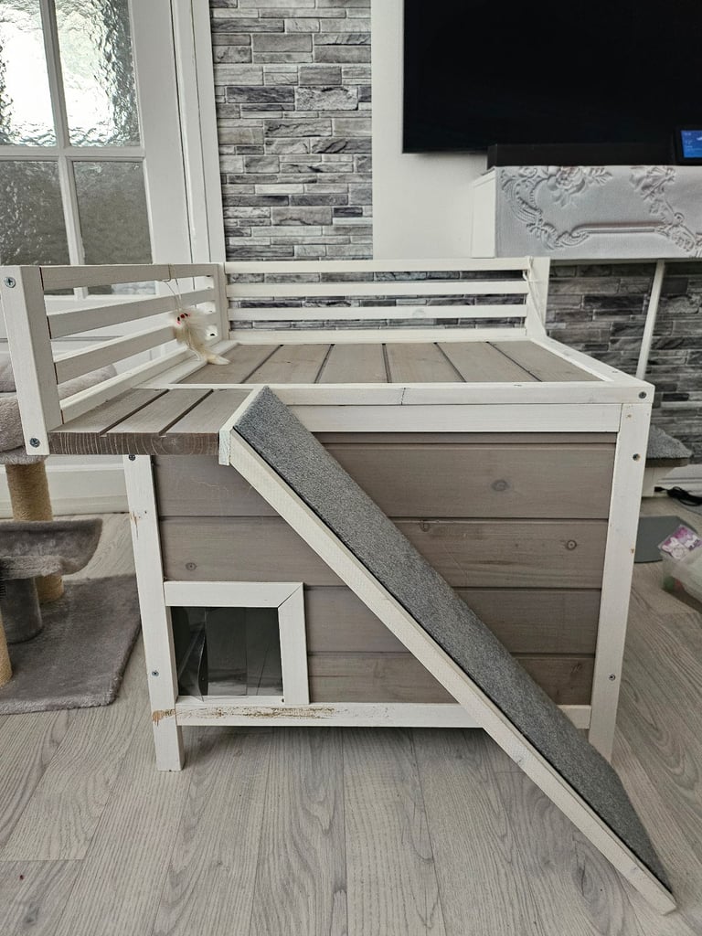 image for Wooden Indoor/Outdoor Pet House
