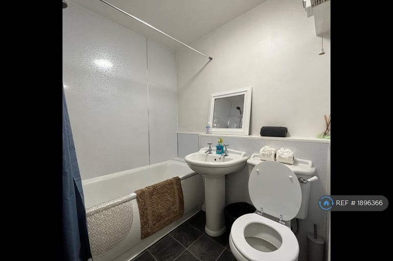 1 bedroom flat in Cathedral Court, Elgin, IV30 (1 bed) (#1896366)