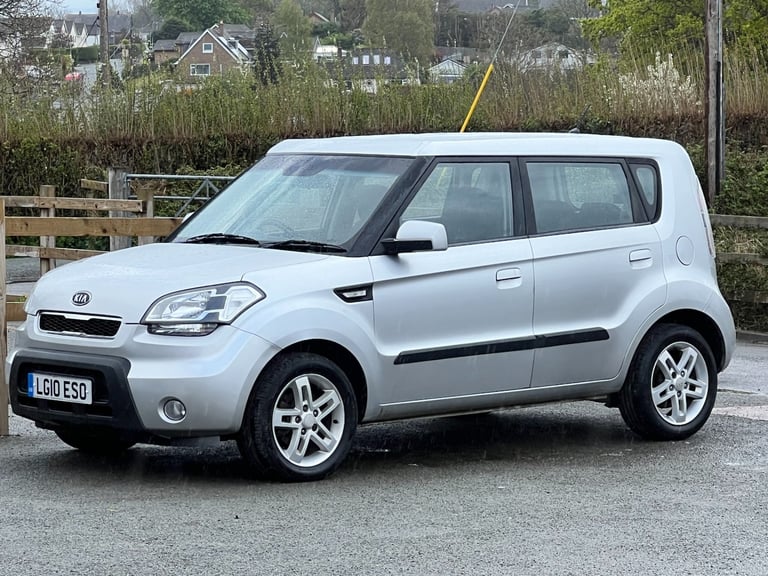 image for KIA SOUL 1.6 CRDi 2 5dr Silver Lovely Value Family motoring