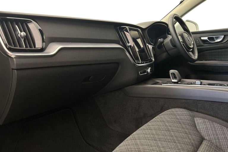 2022 Volvo V60 Momentum, B3 mild hybrid ESTATE Petrol/Electric Hybrid Automatic