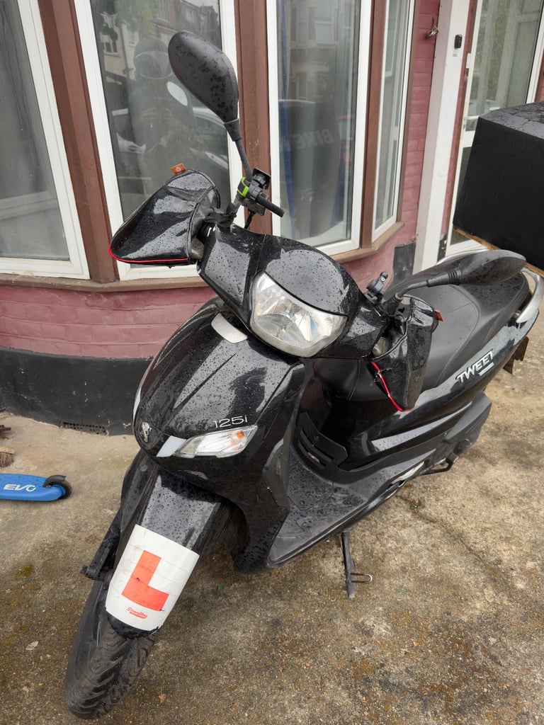 image for Peugeot, TWEET, 2021, 125 (cc)