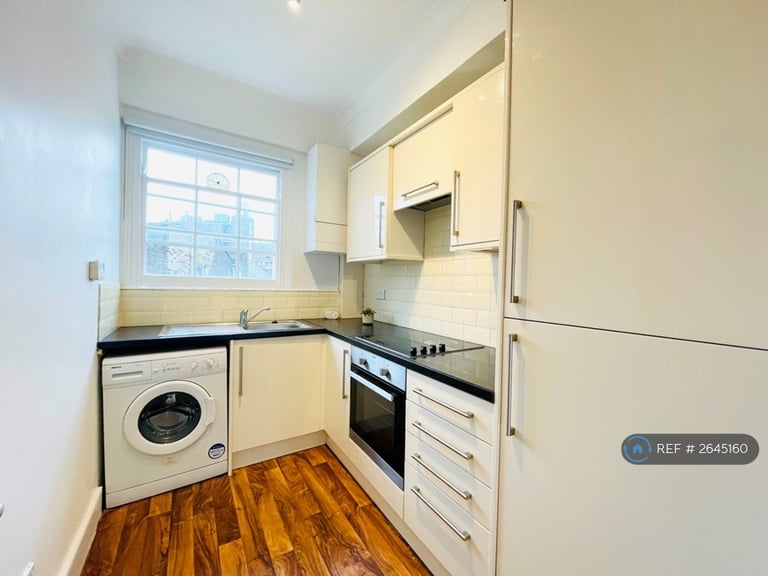 1 bedroom flat in Danbury Street, London, N1 (1 bed) (#2645160)