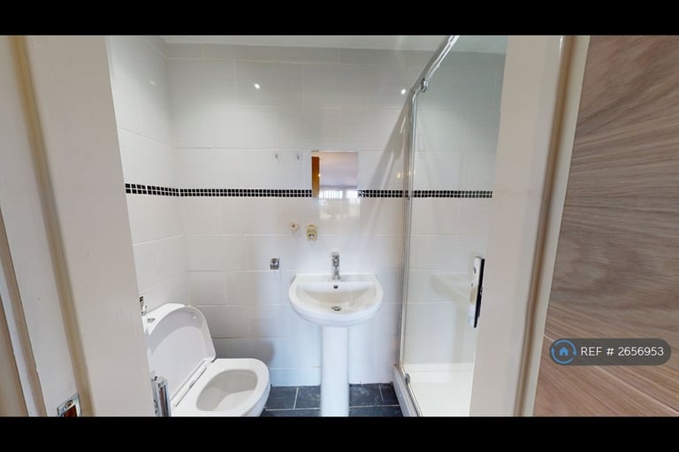 7 bedroom house in Charter Avenue, Coventry, CV4 (7 bed) (#2656953)