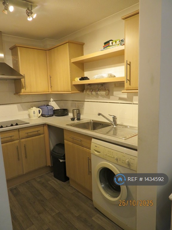 1 bedroom flat in Westminster Court, London, E11 (1 bed) (#1434592)