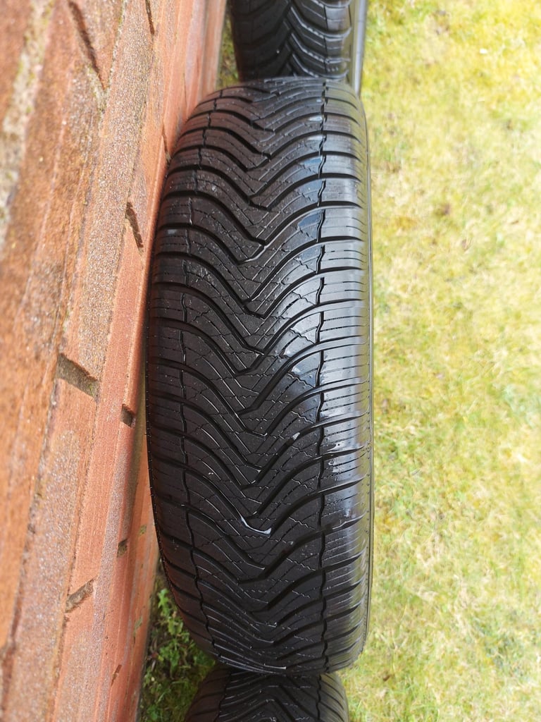 BMW I3 set of tyres plus rear wheel Mitchelin snow chains