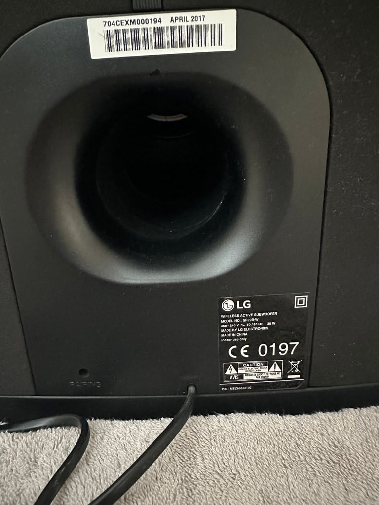 LG Sound bar and subwoofer - surround sound 