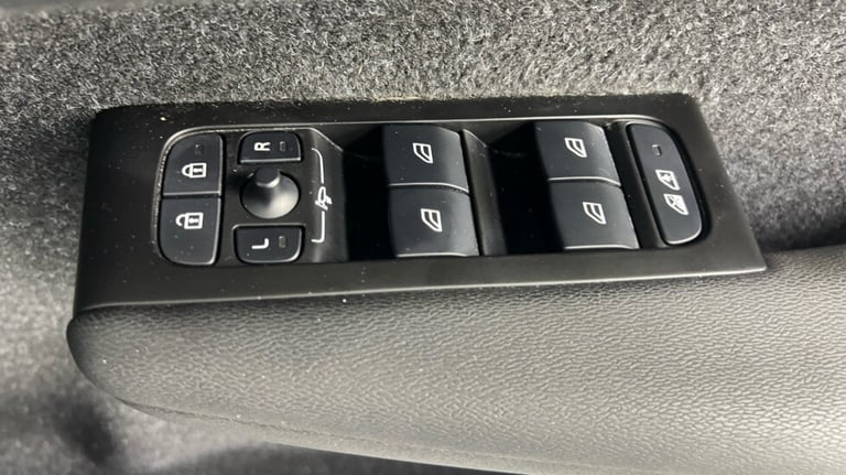 2021 Volvo XC40 P8 Recharge First Edition AWD Pure Electric(Panroof, Harman Kardon, Towbar) Estat...