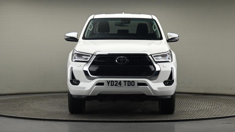 2024 Toyota Hilux 2.8 D-4D Invincible Pickup Double Cab 4dr Diesel Auto 4WD Euro 6 (s/s) (204 Pic...