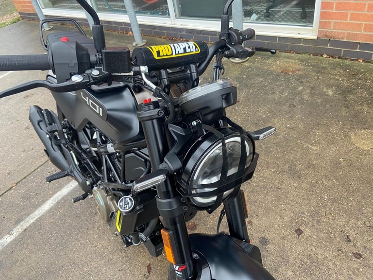 74 REG HUSQVARNA SVARTPILEN 401. ONLY 565 MILES, NOT EX DEMO!