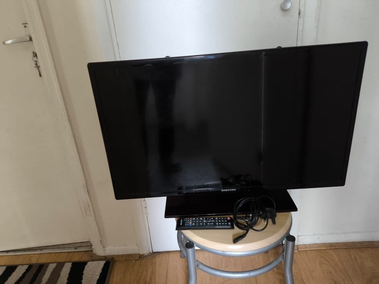 image for Samsung LED 32&quot; Hd ready digital TV with remote control