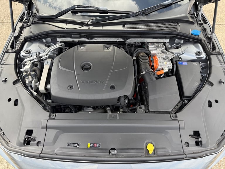 2018 Volvo S90 2.0 T8 Hybrid R DESIGN Pro 4dr AWD Geartronic SALOON Petrol Parallel Phev Automatic