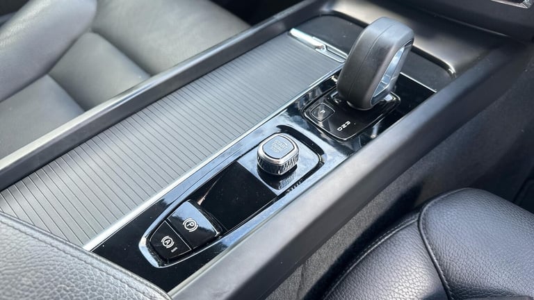 2021 Volvo XC60 2.0 B4D Momentum 5dr AWD Geartronic ESTATE DIESEL Automatic