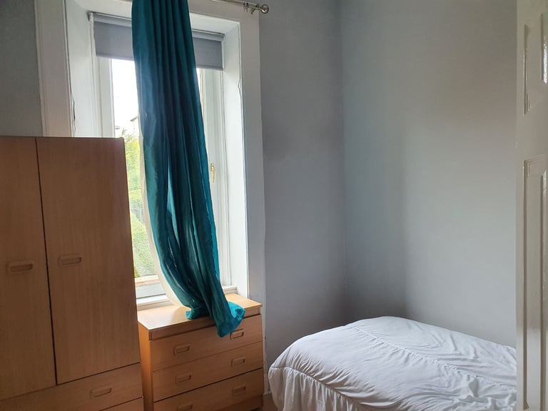 Single Room available in Two Bedrooms FLAT.