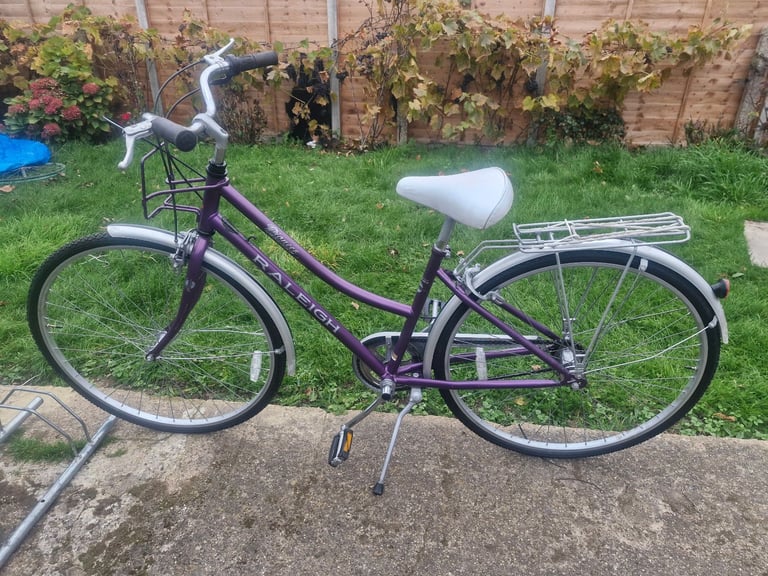 GIRLS LADIES WOMES ADULTS RALEIGH PIONEER 700cc WHELLS 17 INCH FRAME 3 SPEED BIKE BICYCLE