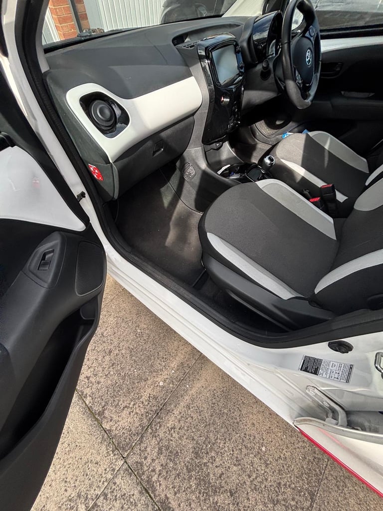 Toyota, AYGO, Hatchback, 2017, Semi-Auto, 998 (cc), 5 doors