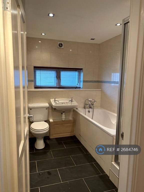 2 bedroom flat in Walker Court, Cumnock, KA18 (2 bed) (#2684746)