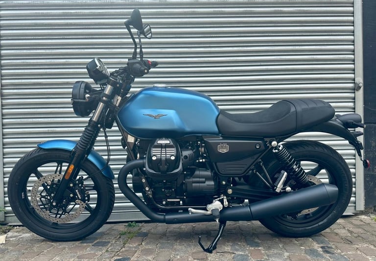 Moto Guzzi V7 Stone E5+ Blu Profondo In Stock Now