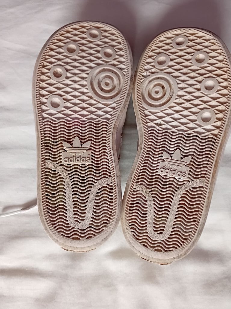 Child's Adidas Trainers Size 7
