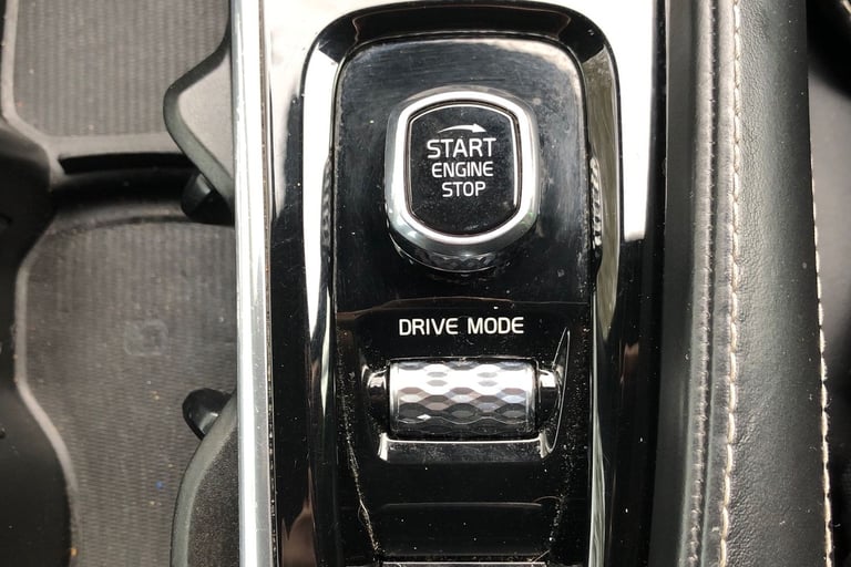 2019 Volvo S90 2.0 T4 R DESIGN 4dr Geartronic Saloon PETROL Automatic