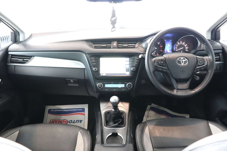 2017 Toyota Avensis 2.0 Avensis Business Edition+ D-4D 4dr Saloon Diesel Manual