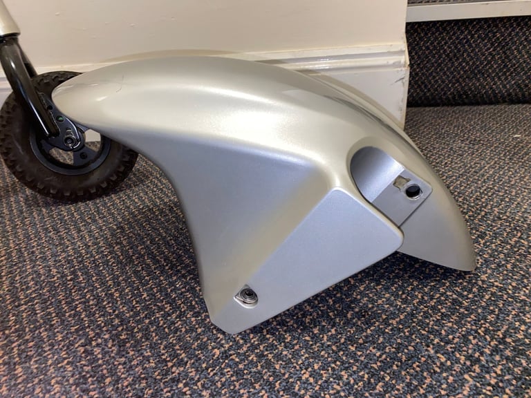 Damaged CBR 600 F4i fairing & 2 front fenders / mudguards for donor / repair