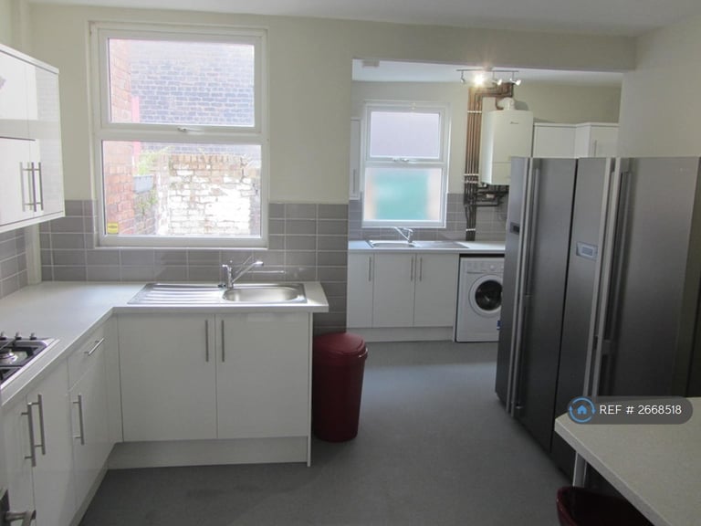 8 bedroom house in Nicander Road, Liverpool, L18 (8 bed) (#2668518)