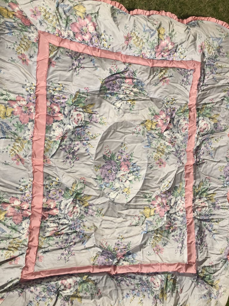 image for Vintage eiderdown quilt