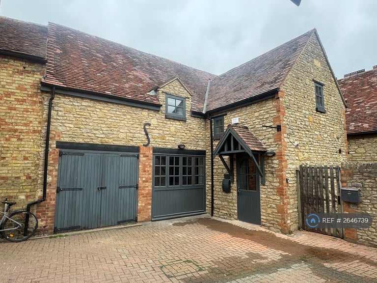 3 bedroom house in Rossalyn House, Bicester, OX26 (3 bed) (#2646739)