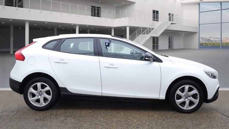 2015 Volvo V40 D2 [120] Cross Country SE Nav 5dr ++ SAT NAV / DAB / 20 TAX / ULEZ ++  HATCHBACK D...