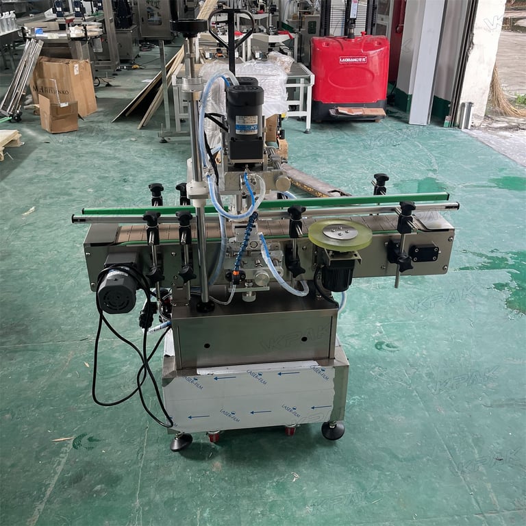 Automatic Tabletop Spray Cap Screw Capping Sealing Machine for Plastic Pet Glass Bottle