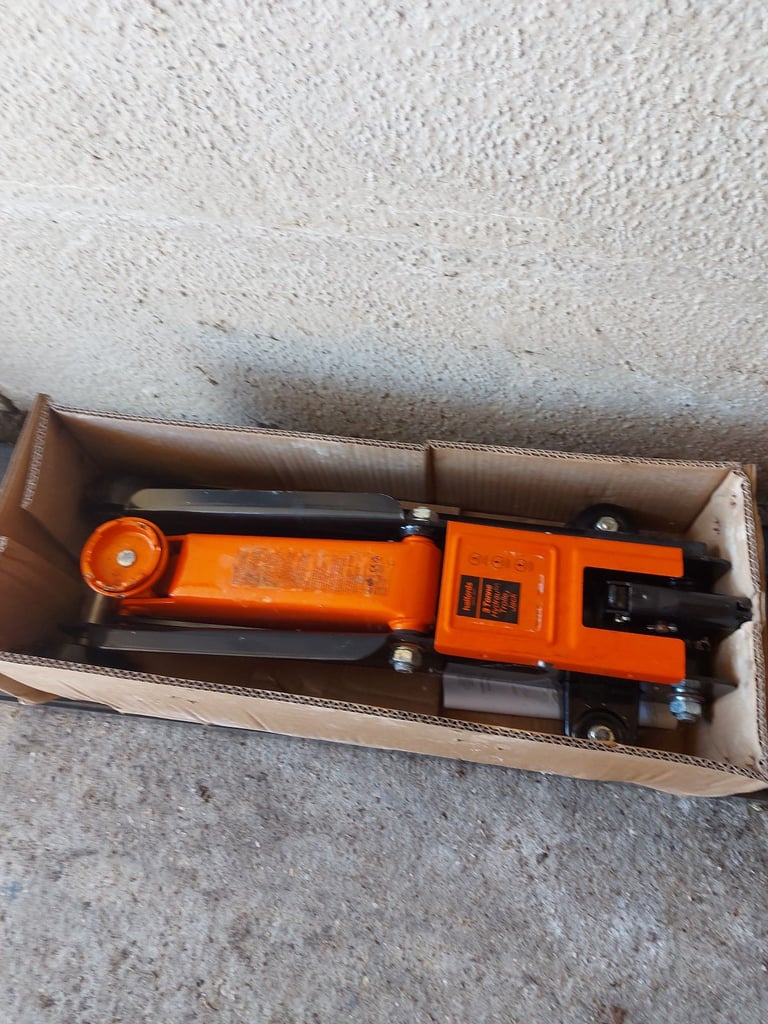 Halfords 3 Tonne Hydraulic Trolley Jack - Heavy Duty Car Lifting Tool (Boxed)