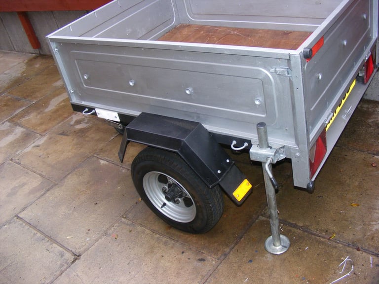 ERDE TRAILER . IN SUPERB CONDITION . ALL THE EXTRAS . 