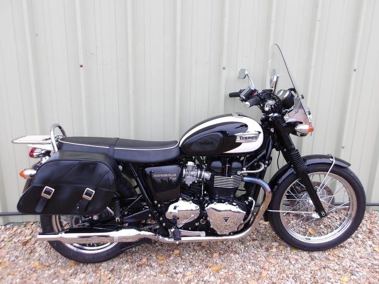 Triumph Bonneville T100 EFI, Immaculate Condition, Low Miles, Mega Spec.