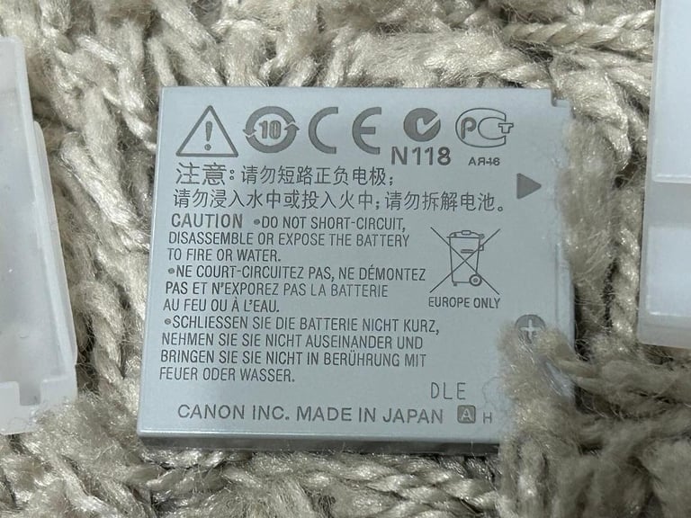 Canon Battery Pack N8-4L and CB-2LVE G charger
