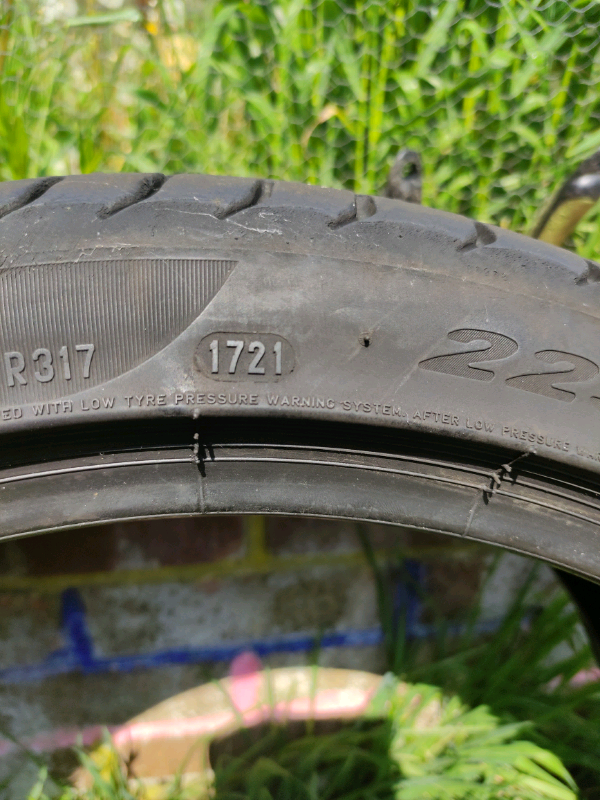 Pirell Pzero 225/40/r19 89w run flat tyre