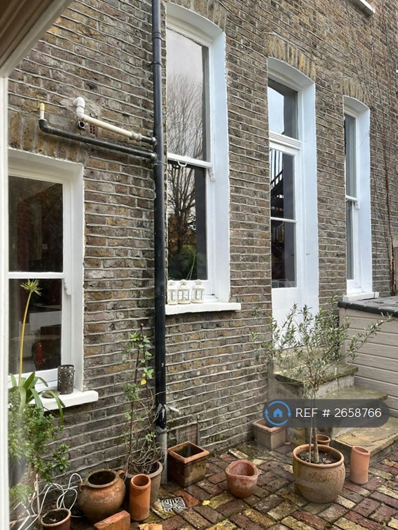 2 bedroom flat in Fountayne Road, London, N16 (2 bed) (#2658766)