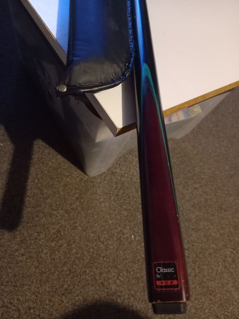 image for 2 Peice snooker cue with case