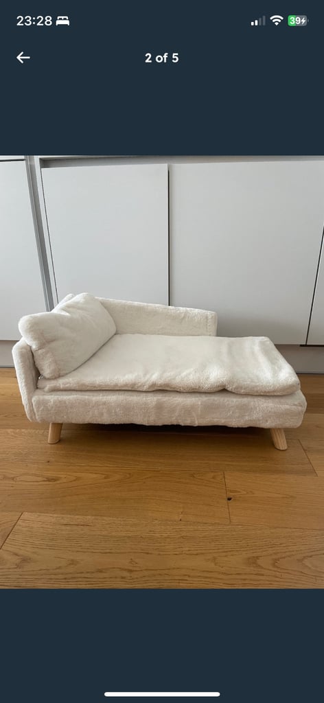 Cream fur pet chaise / sofa / bed