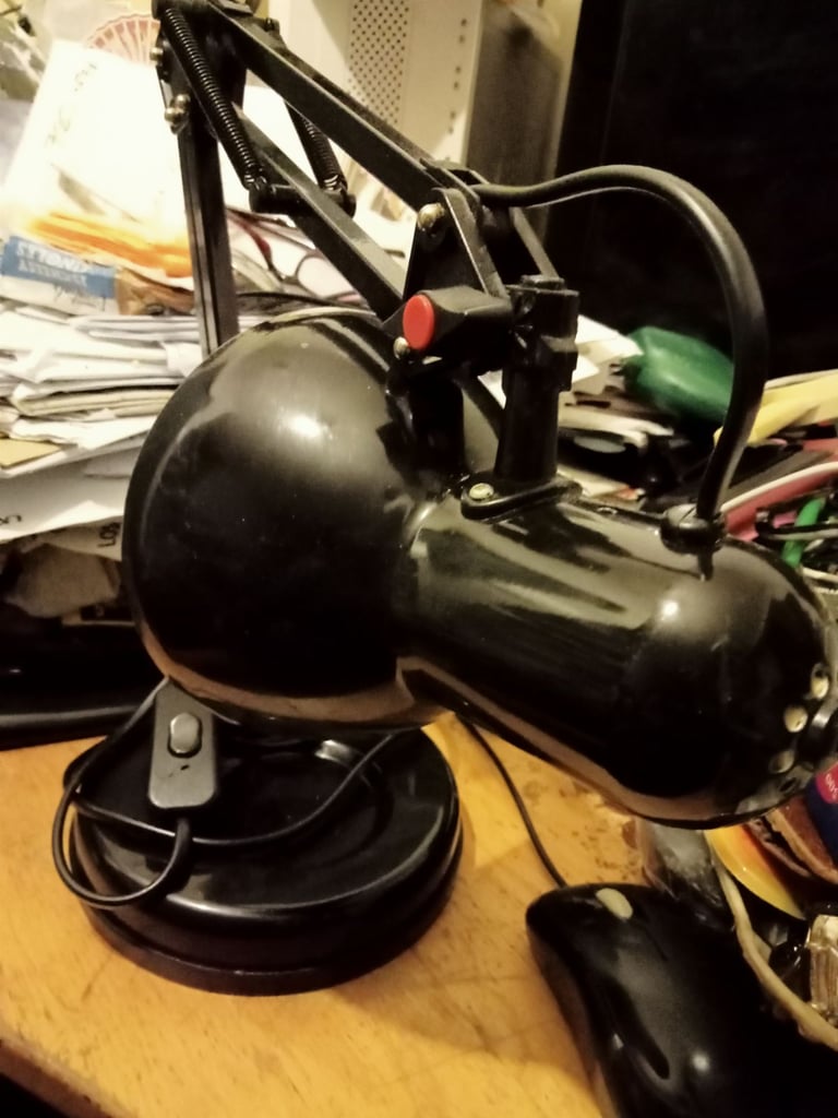 LLoyTRON Swing Polise Lamp